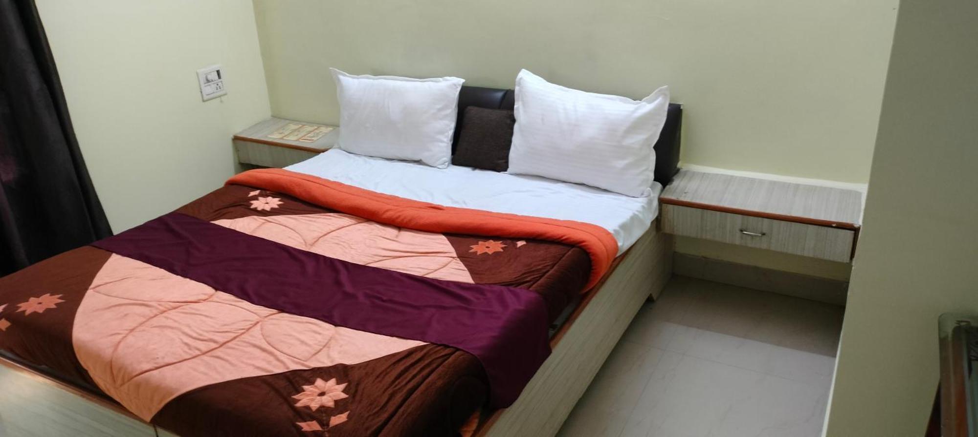 Hotel Shaurya Haridwār Exteriör bild